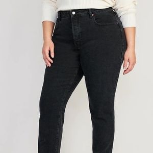 Curvy High-Waisted Button-Fly O.G. Straight Black Cut- Off Jeans